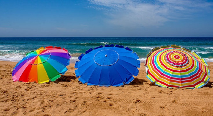 Qué debemos tomar en cuenta al buscar una sombrilla de playa